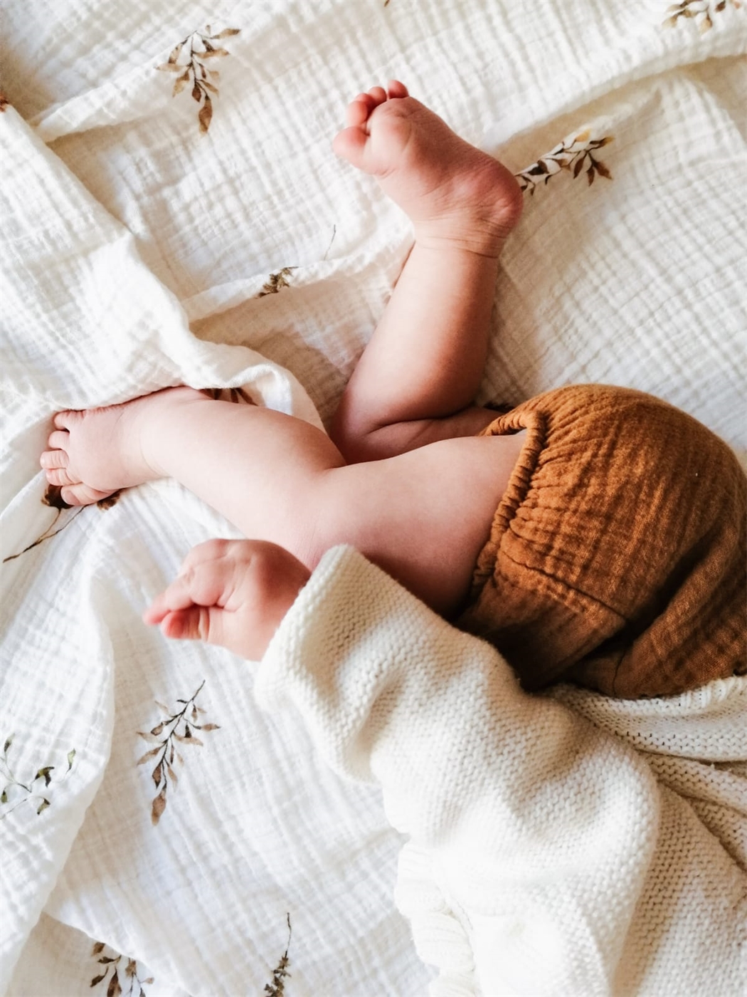 Ekru Desenli Kız Bebek Müslin Örtü 120x120 cm-1