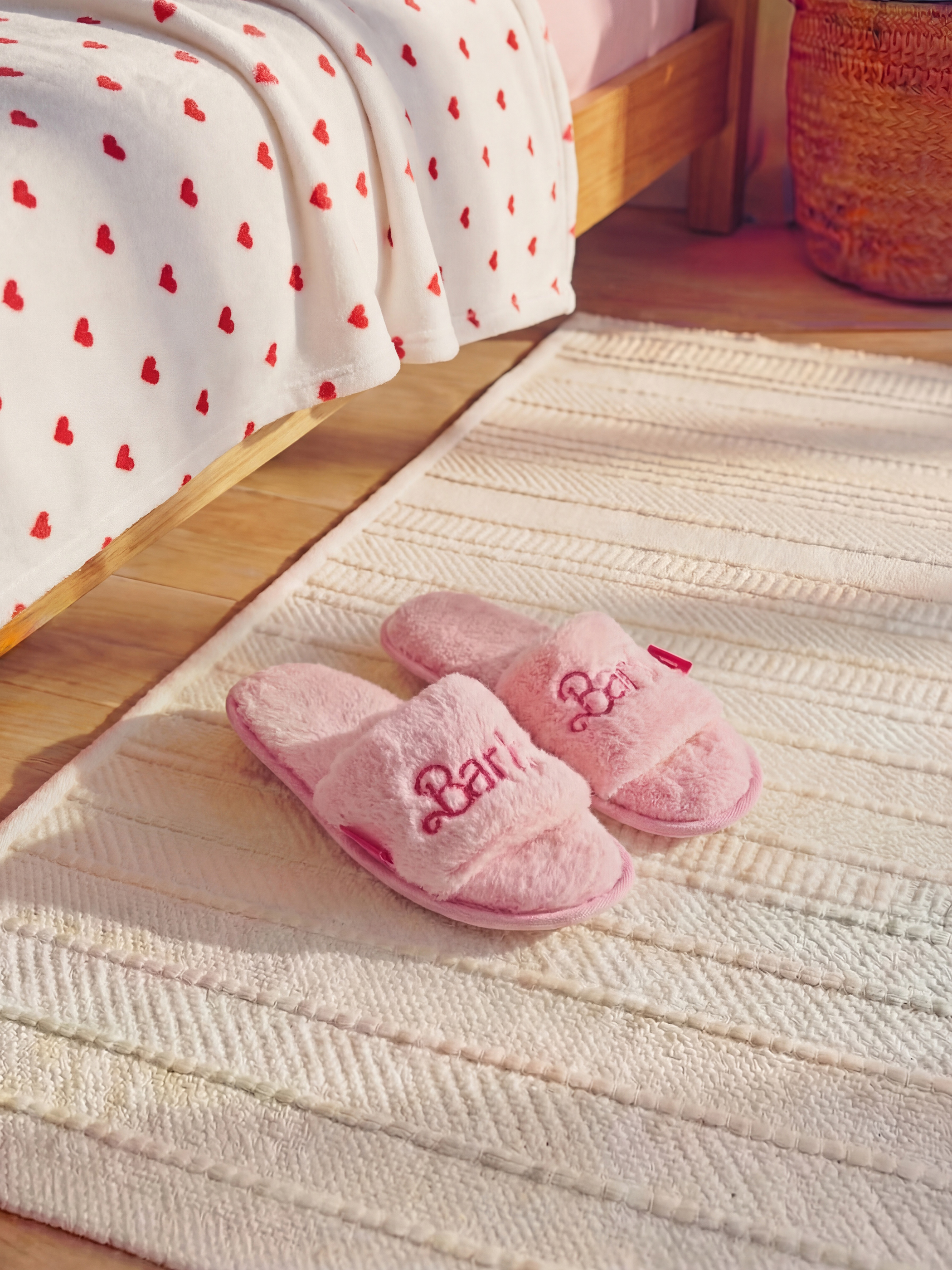 LCW HOME Barbie Nakışlı Pelüş Kadın Ev Terliği - W59047Z8-JH4