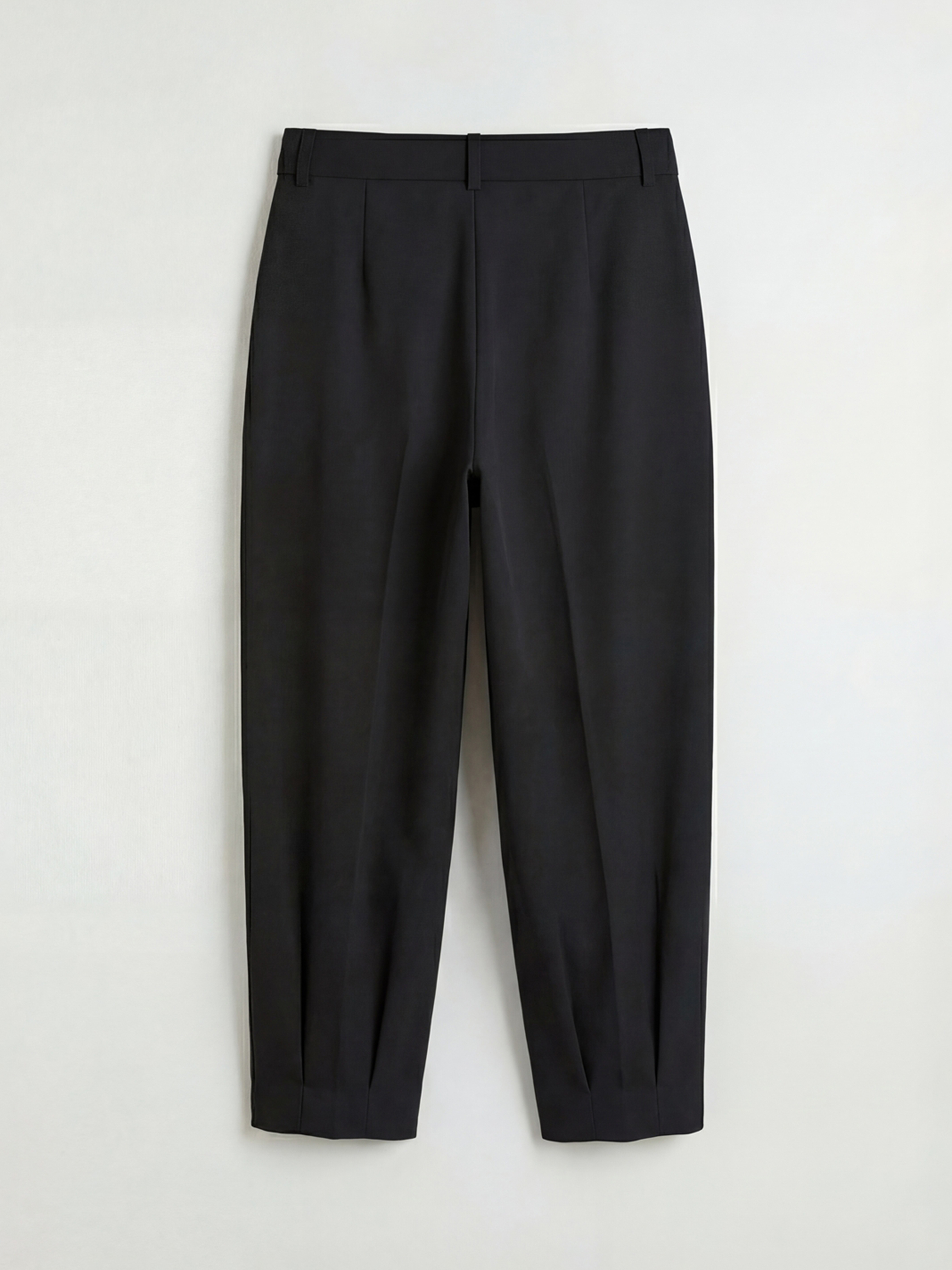 Siyah Yüksek Bel Havuç Kesim Kadın Pileli Kumaş Pantolon-6