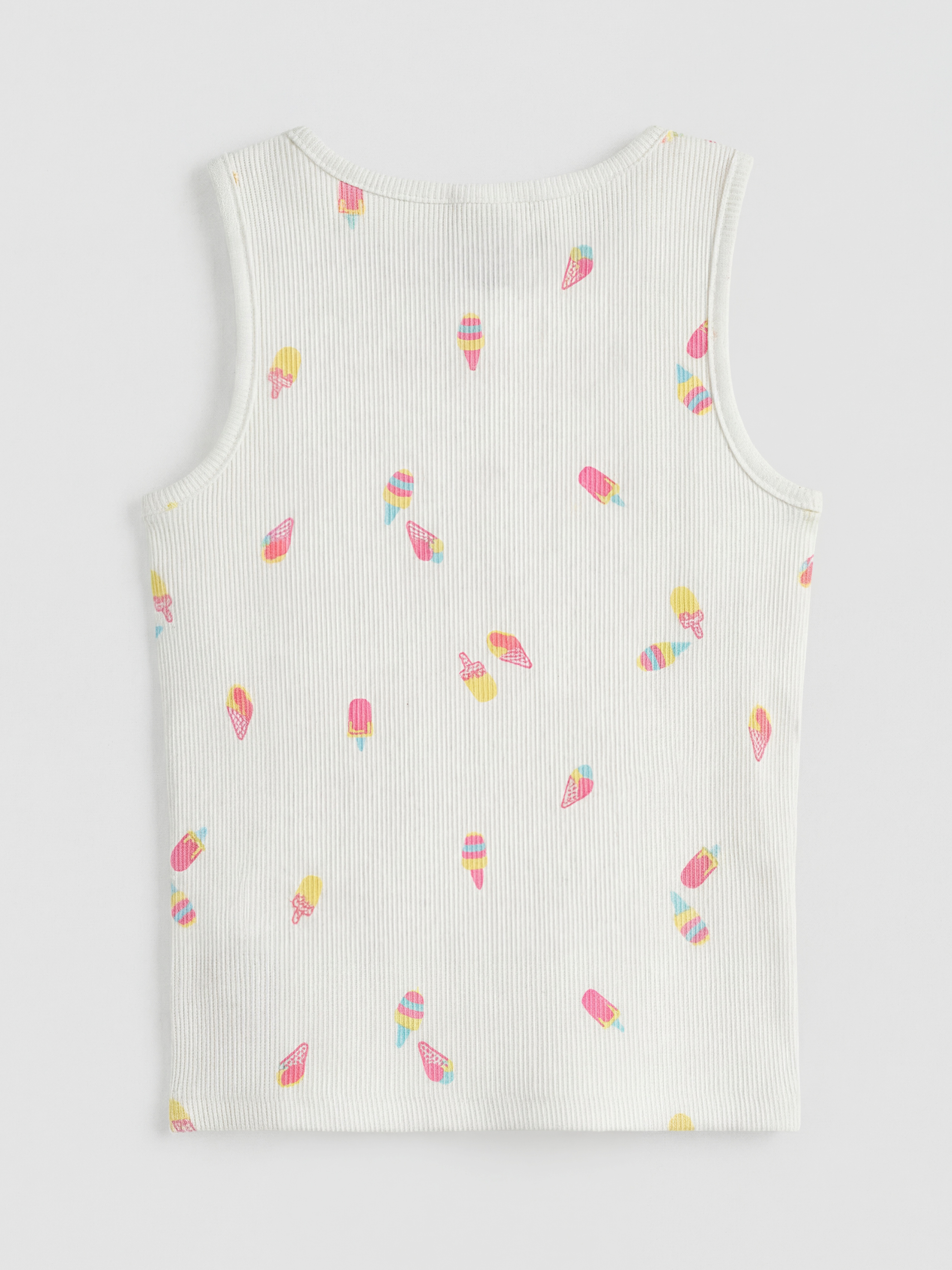 გოგონა ვარდისფერი მაისური-4