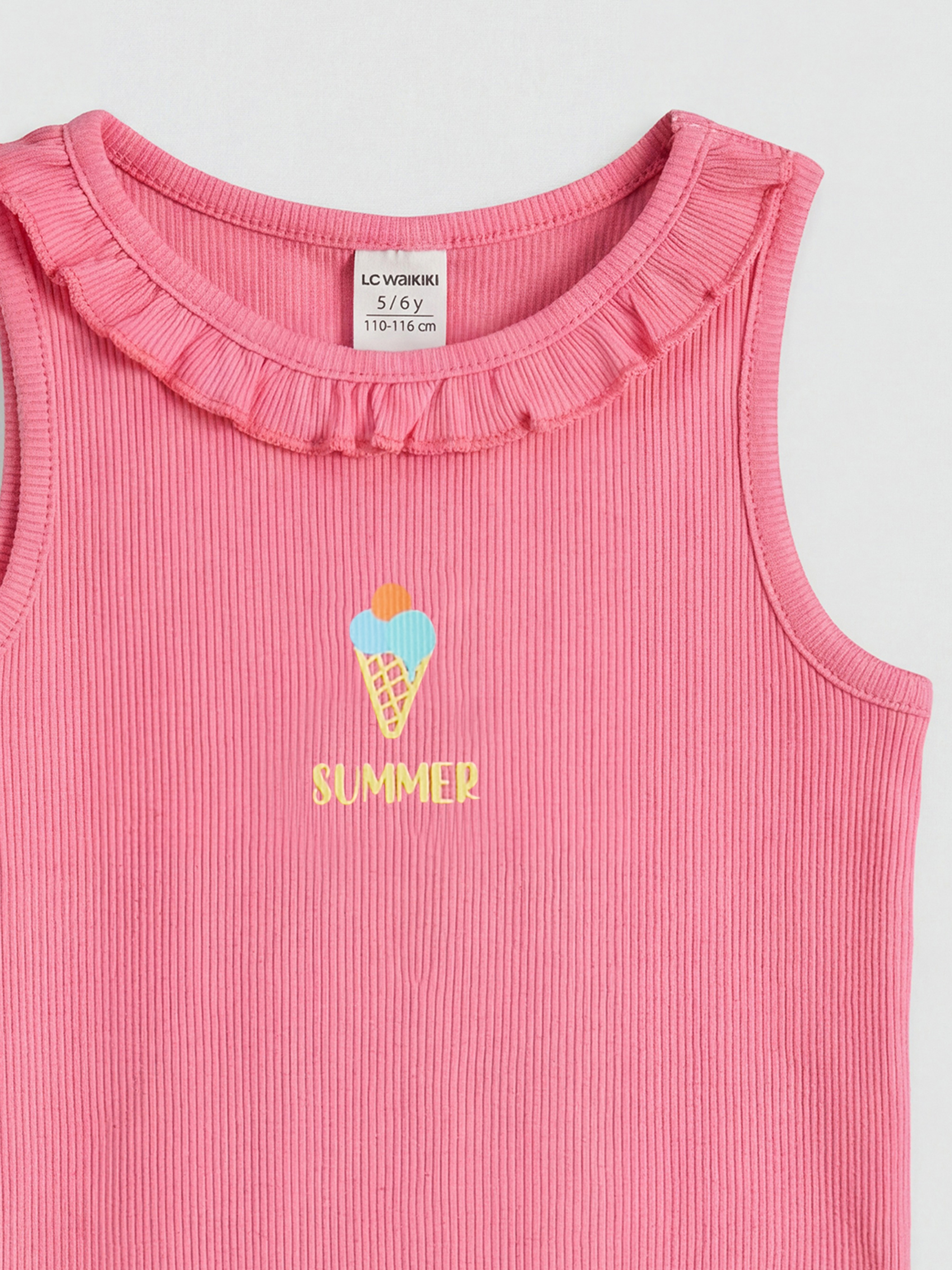 გოგონა ვარდისფერი მაისური-5