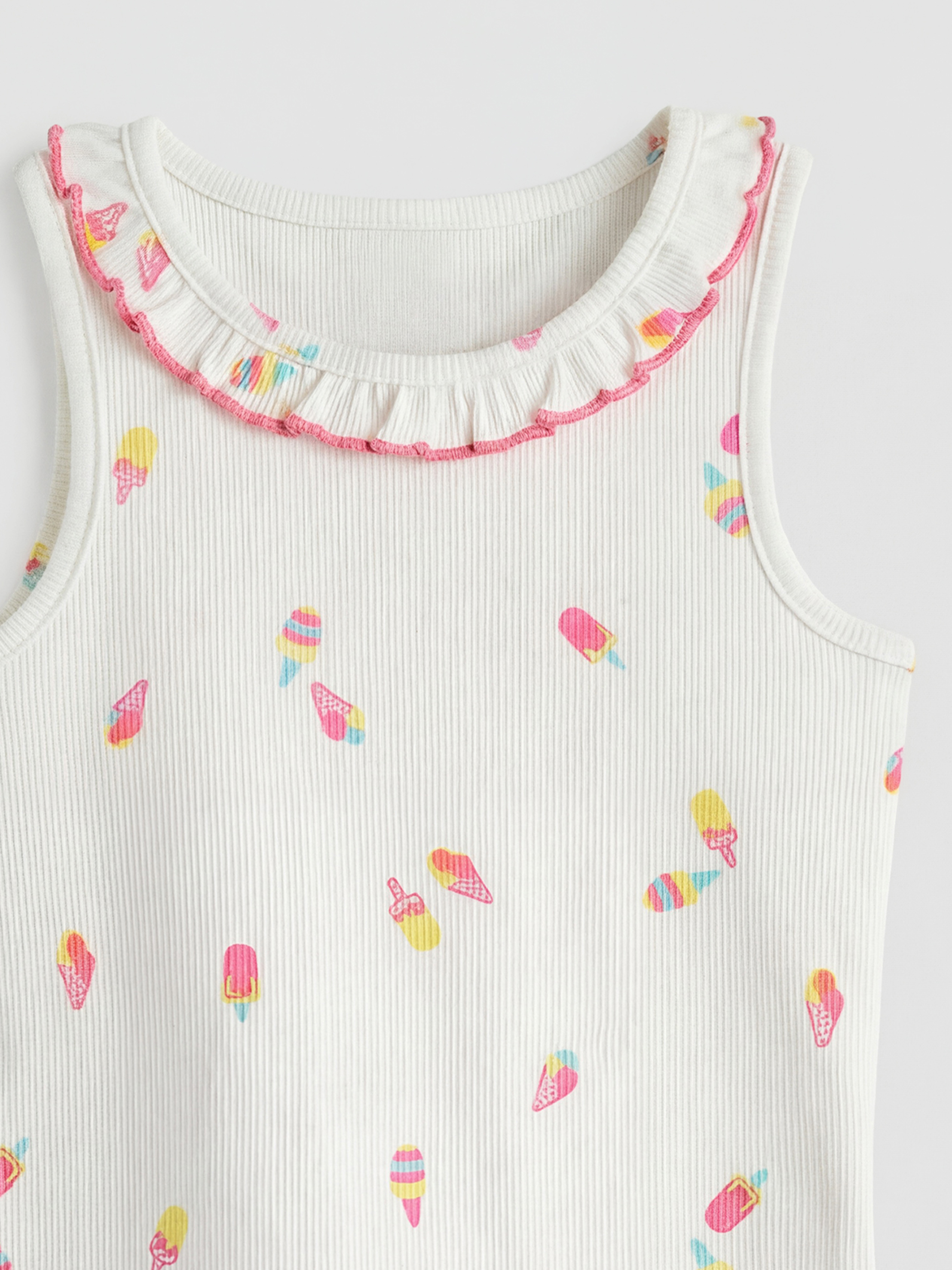 გოგონა ვარდისფერი მაისური-6