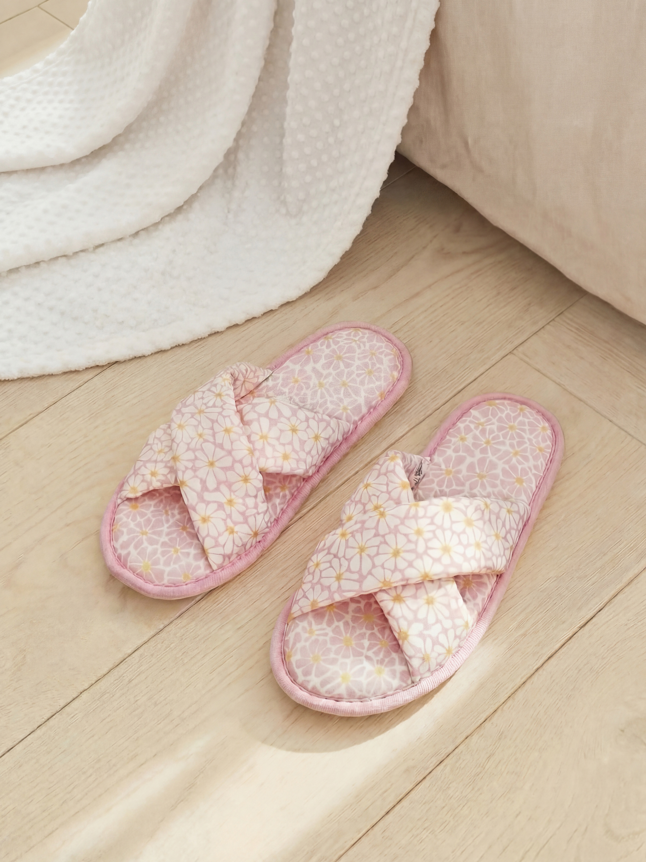 LCW STEPS Çapraz Bantlı Pelüş Kadın Ev Terliği - S6JU62Z8-LT4