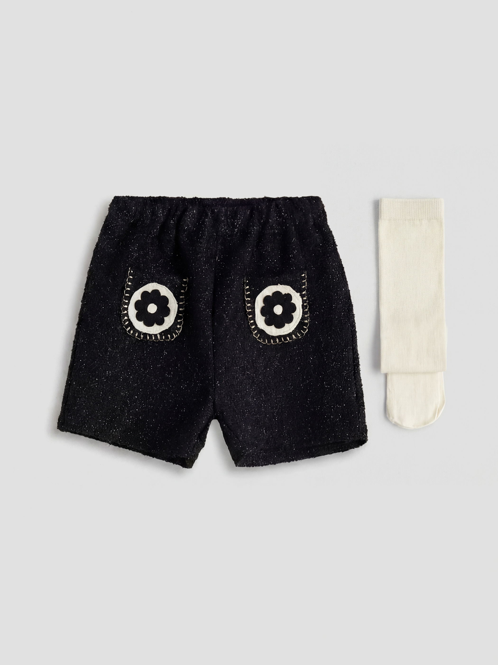 LCW Kids Kız Çocuk Çiçek Nakışlı Şort ve Külotlu Çorap