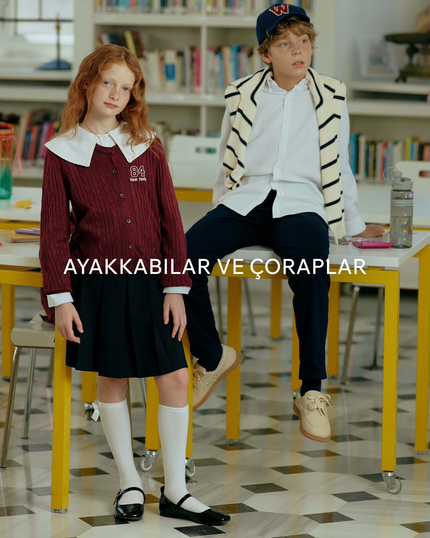 AYAKKABILAR VE ÇORAPLAR