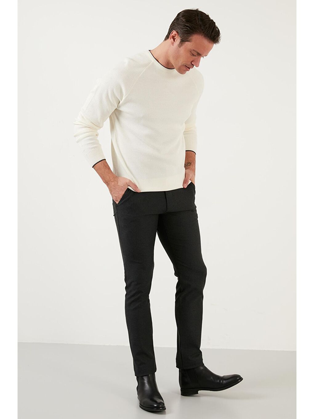 Siyah Pamuklu Normal Bel Slim Fit Dar Paça Erkek Pantolon 216SACURE-1