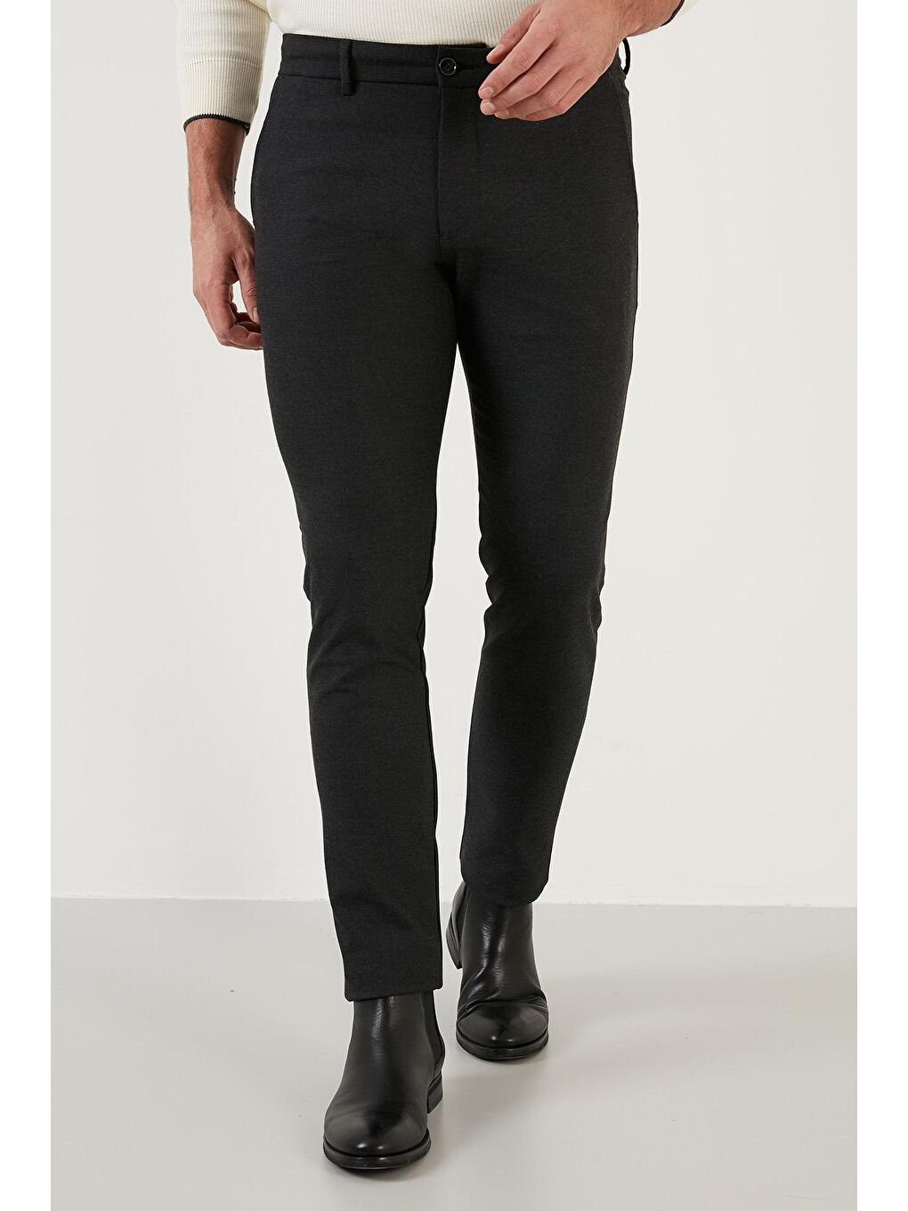 Siyah Pamuklu Normal Bel Slim Fit Dar Paça Erkek Pantolon 216SACURE-2