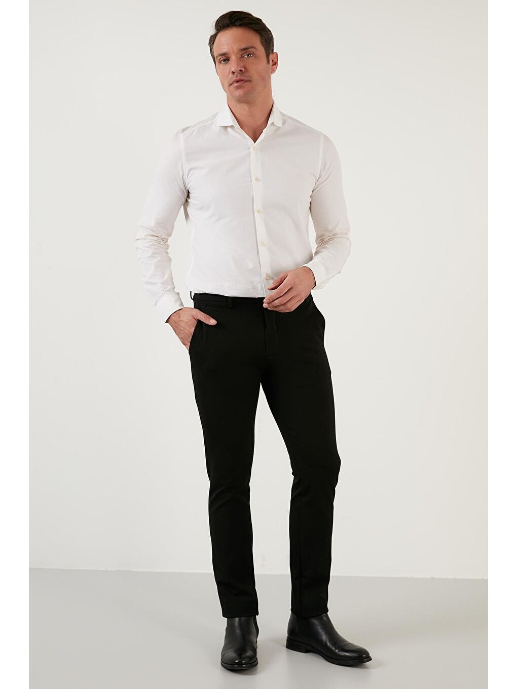 Siyah Pamuklu Normal Bel Slim Fit Dar Paça Erkek Pantolon 216ZAMINO