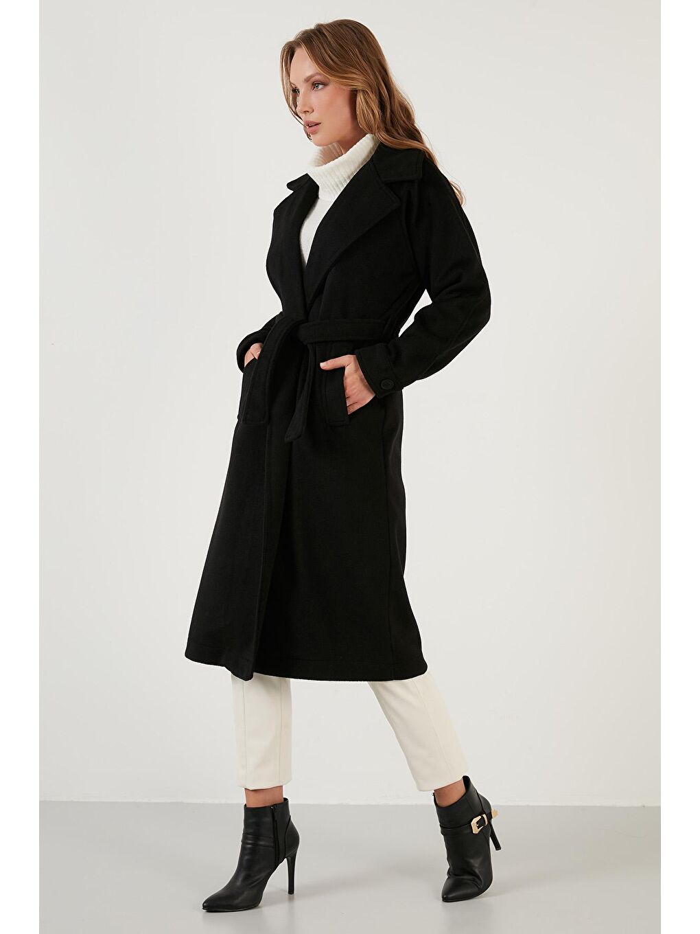 Siyah Oversize Kemerli Cepli Kışlık Kaban 42190454