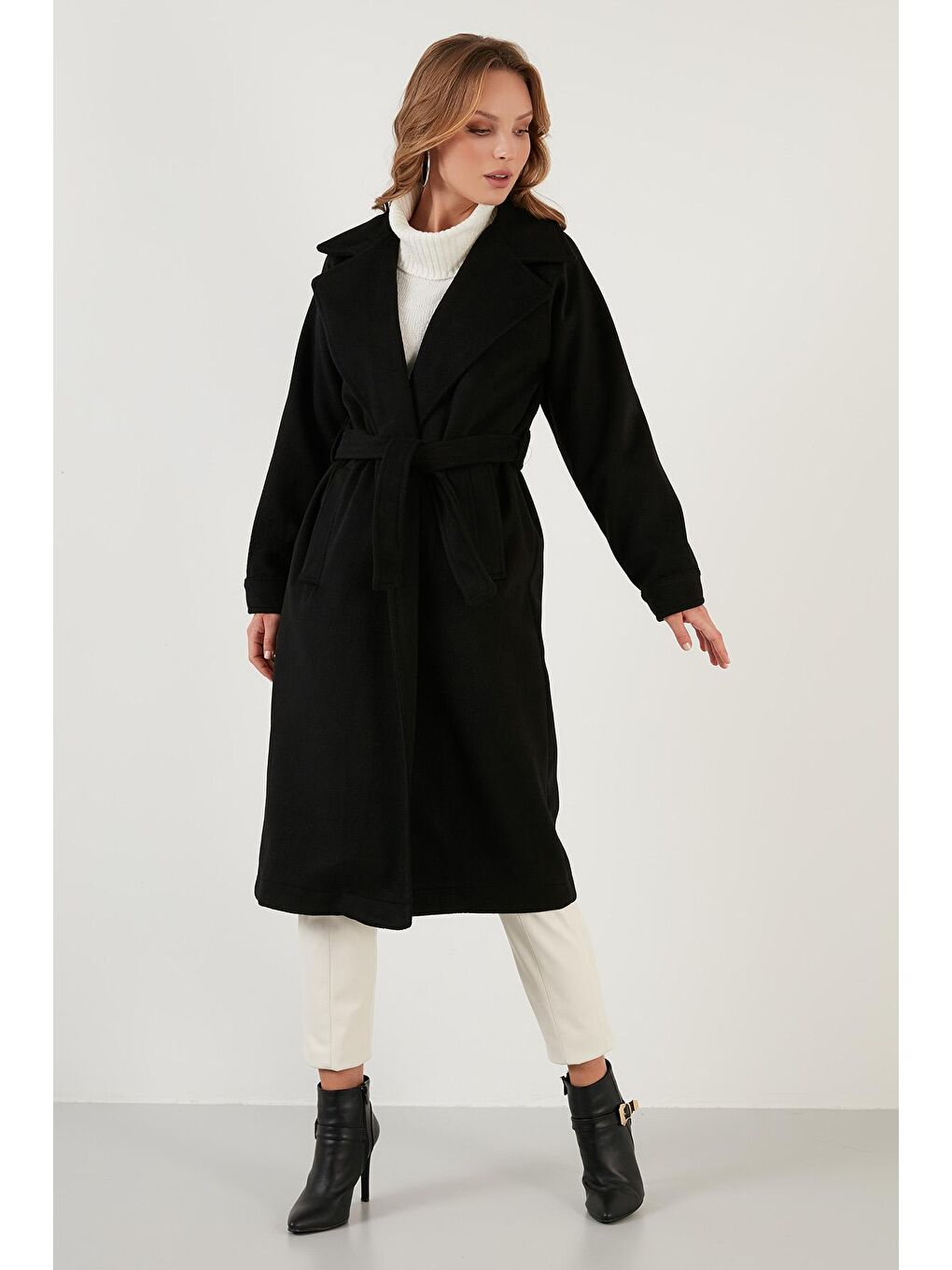 Siyah Oversize Kemerli Cepli Kışlık Kaban 42190454-1