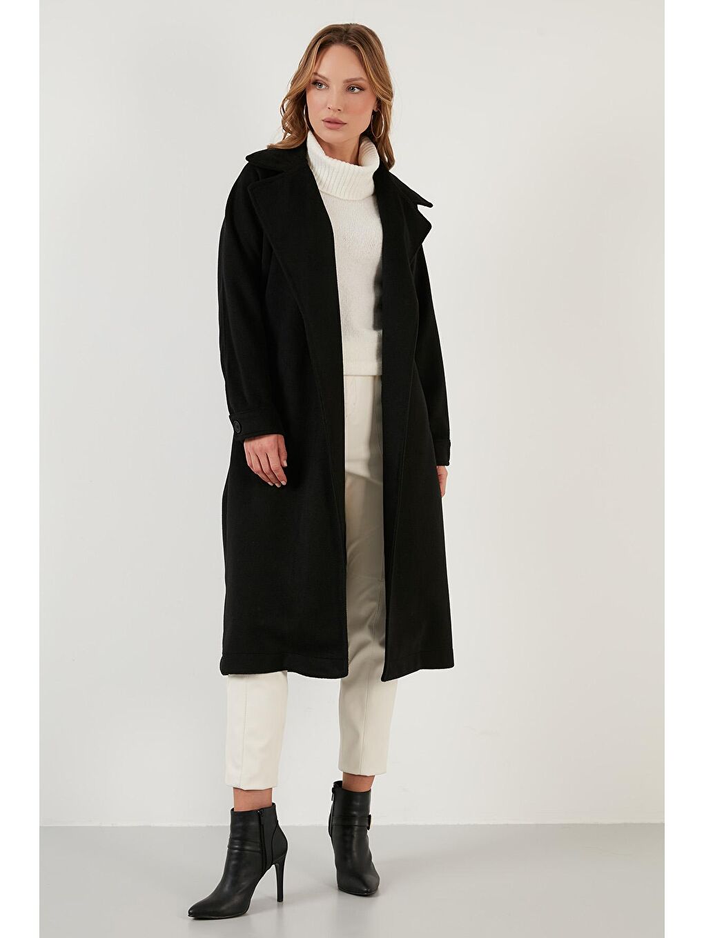 Siyah Oversize Kemerli Cepli Kışlık Kaban 42190454-2