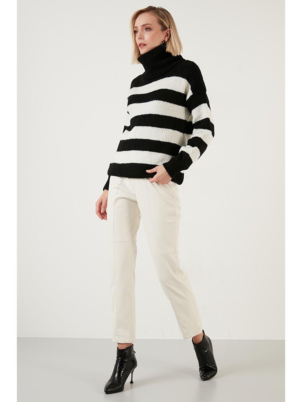 Siyah Renk Bloklu Balıkçı Yaka Kalın Kışlık Kazak 4615017-3