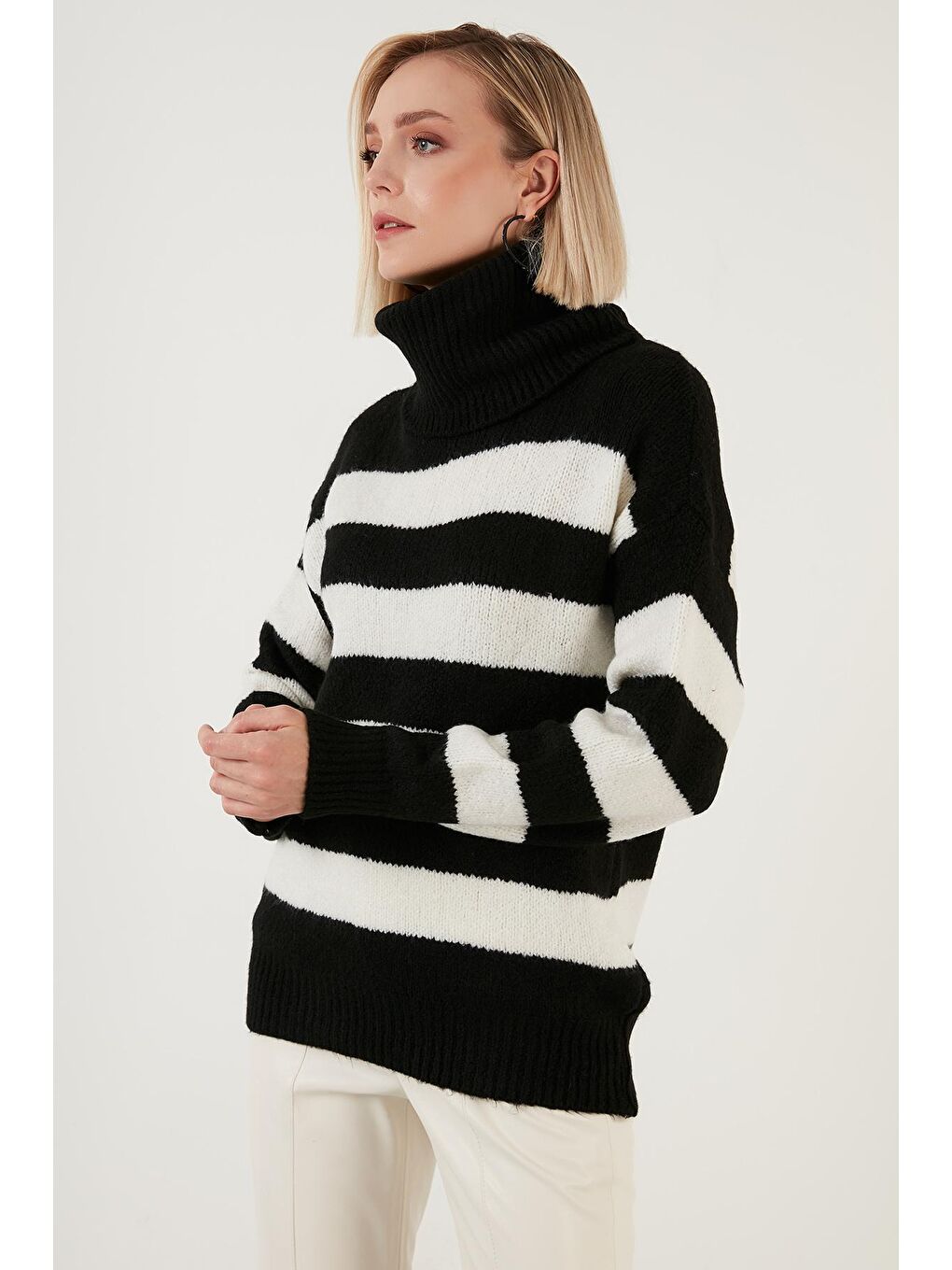 Siyah Renk Bloklu Balıkçı Yaka Kalın Kışlık Kazak 4615017-4