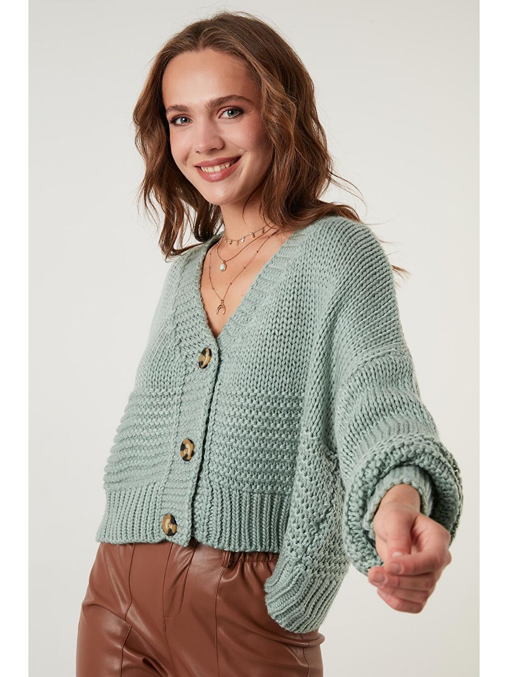 Yeşil Düğmeli V Yaka Örme Crop Hırka 4615145-1