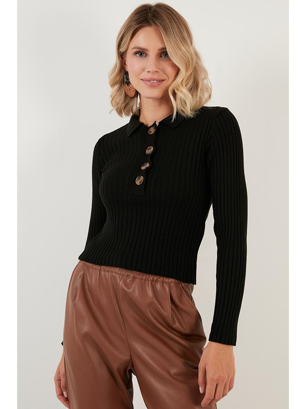 Siyah Düğmeli Polo Yaka Fitilli Örme Kazak 4616007-4