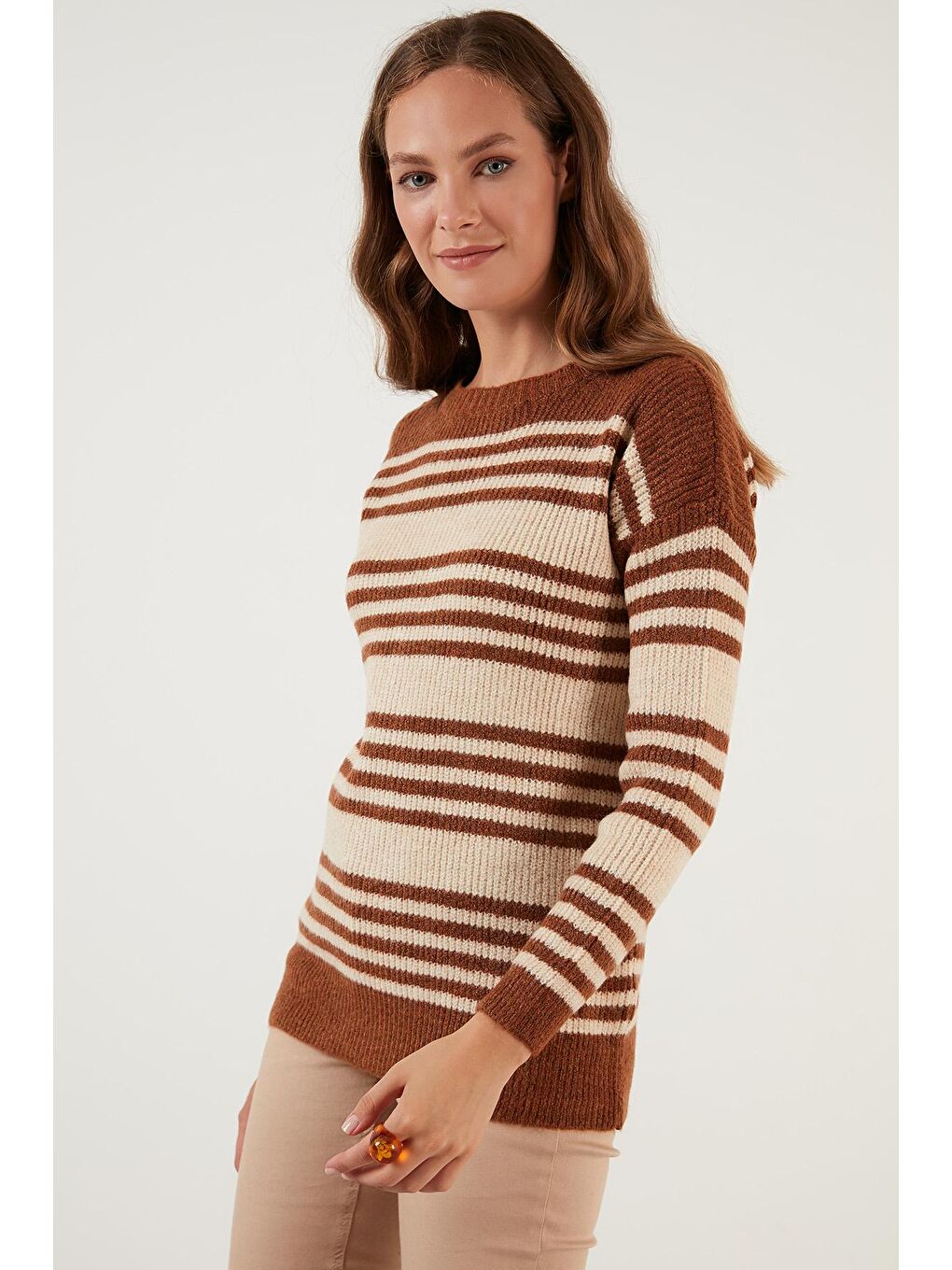Kahverengi Çizgili Sıfır Yaka Örme Kazak 4616115