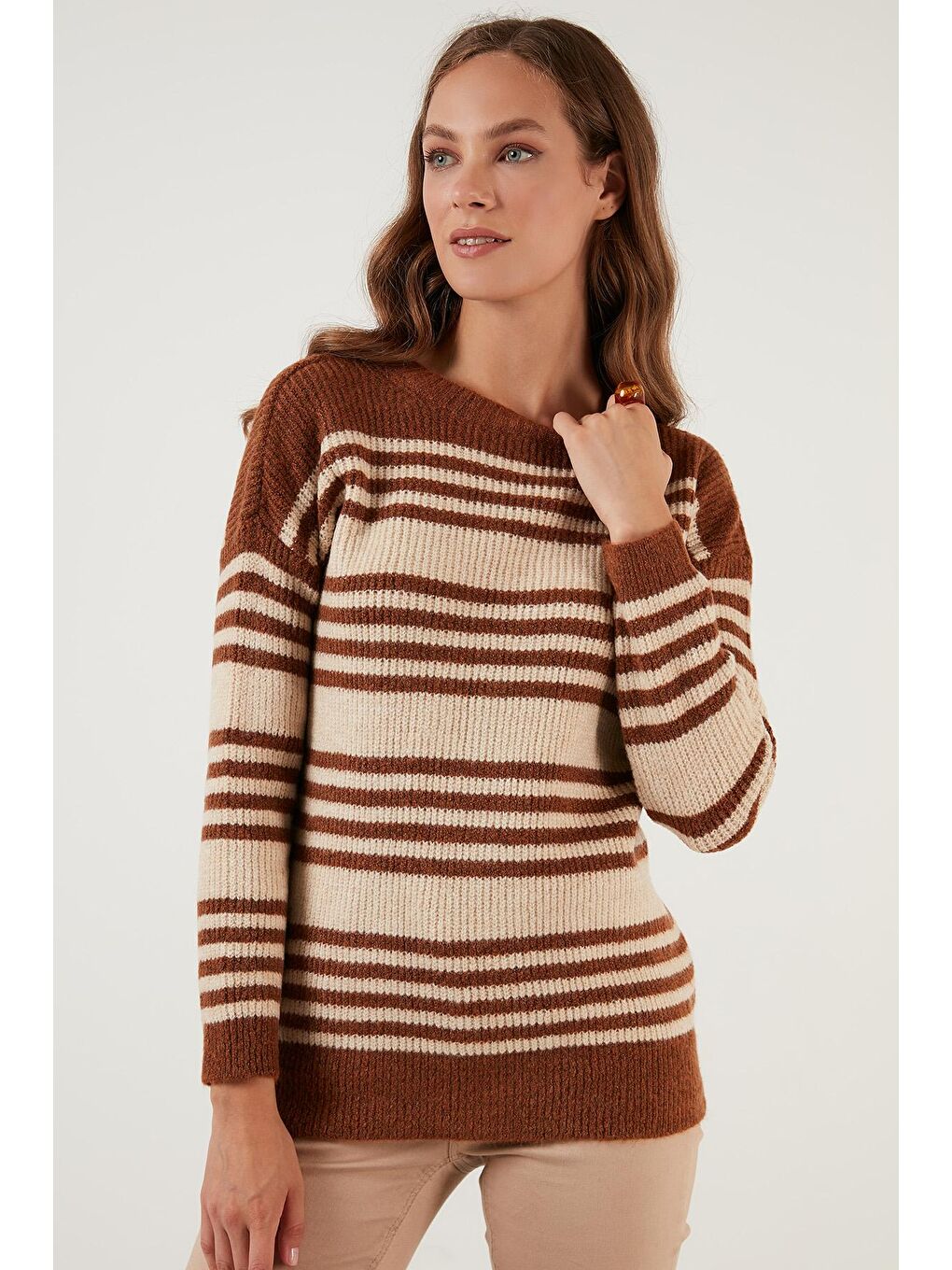 Kahverengi Çizgili Sıfır Yaka Örme Kazak 4616115-2