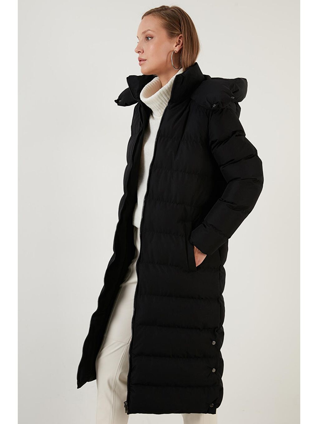 Siyah Regular Fit Yanları Yırtmaç Detaylı Kapüşonlu Uzun Mont 497FERIHA-2