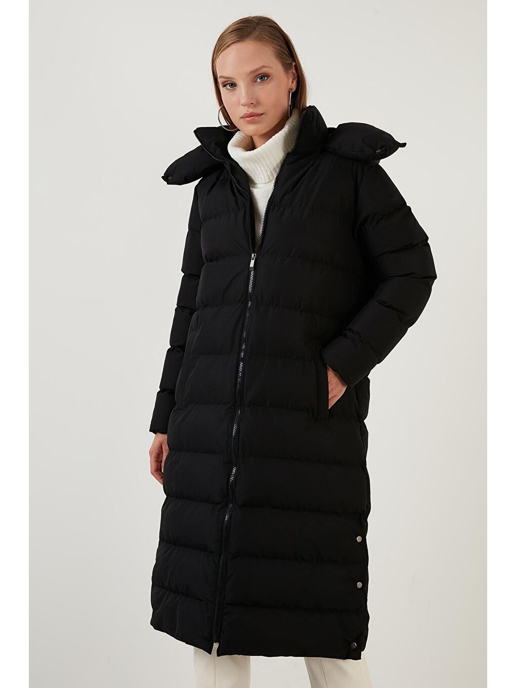 Siyah Regular Fit Yanları Yırtmaç Detaylı Kapüşonlu Uzun Mont 497FERIHA-3