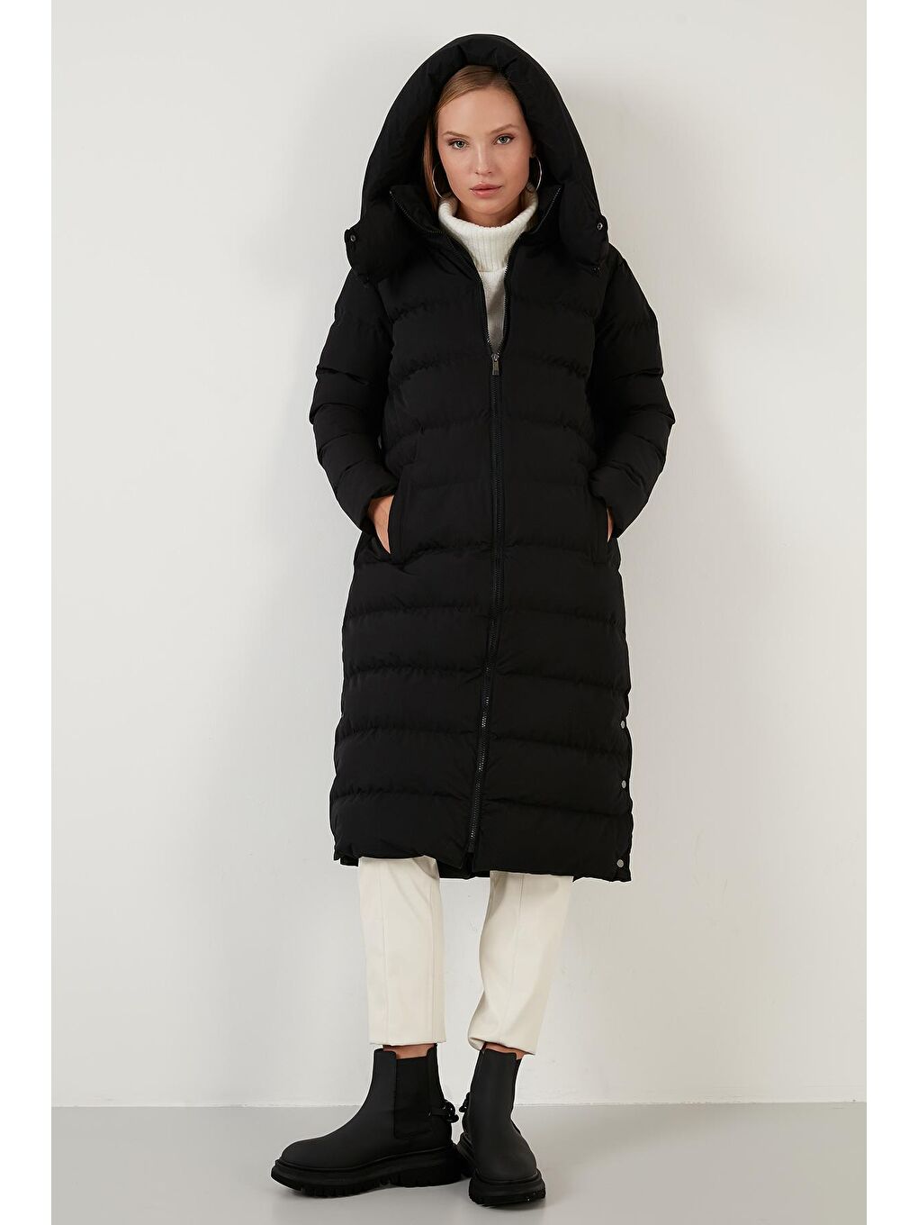 Siyah Regular Fit Yanları Yırtmaç Detaylı Kapüşonlu Uzun Mont 497FERIHA-4