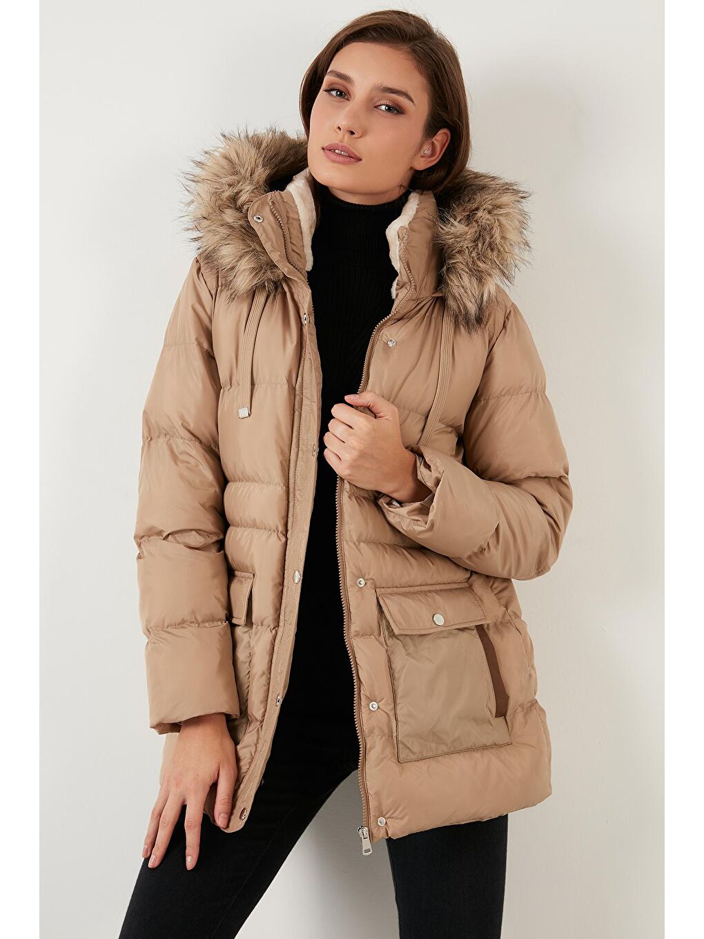 Bej Regular Fit Yakası Suni Kürklü Kapüşonlu Cepli Mont 497IRMAK