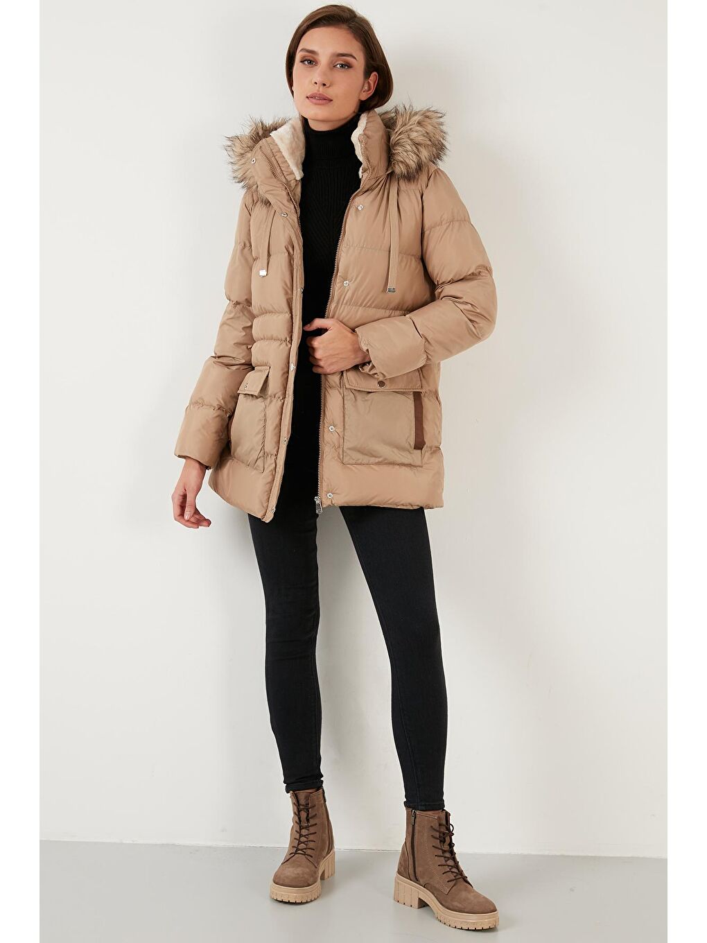 Bej Regular Fit Yakası Suni Kürklü Kapüşonlu Cepli Mont 497IRMAK-3