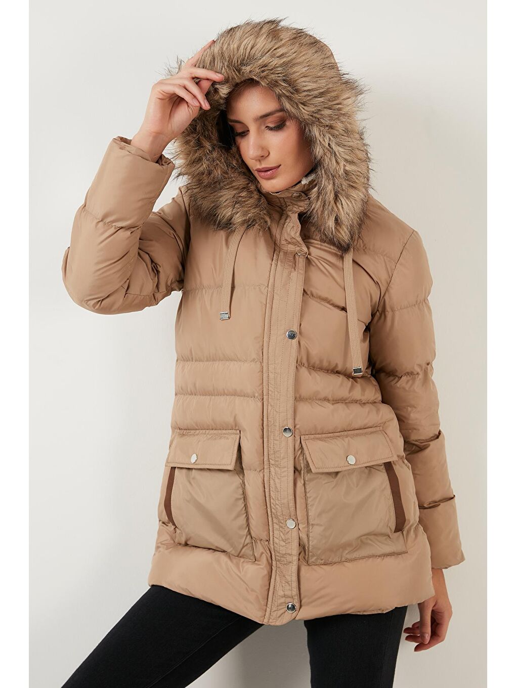 Bej Regular Fit Yakası Suni Kürklü Kapüşonlu Cepli Mont 497IRMAK-4