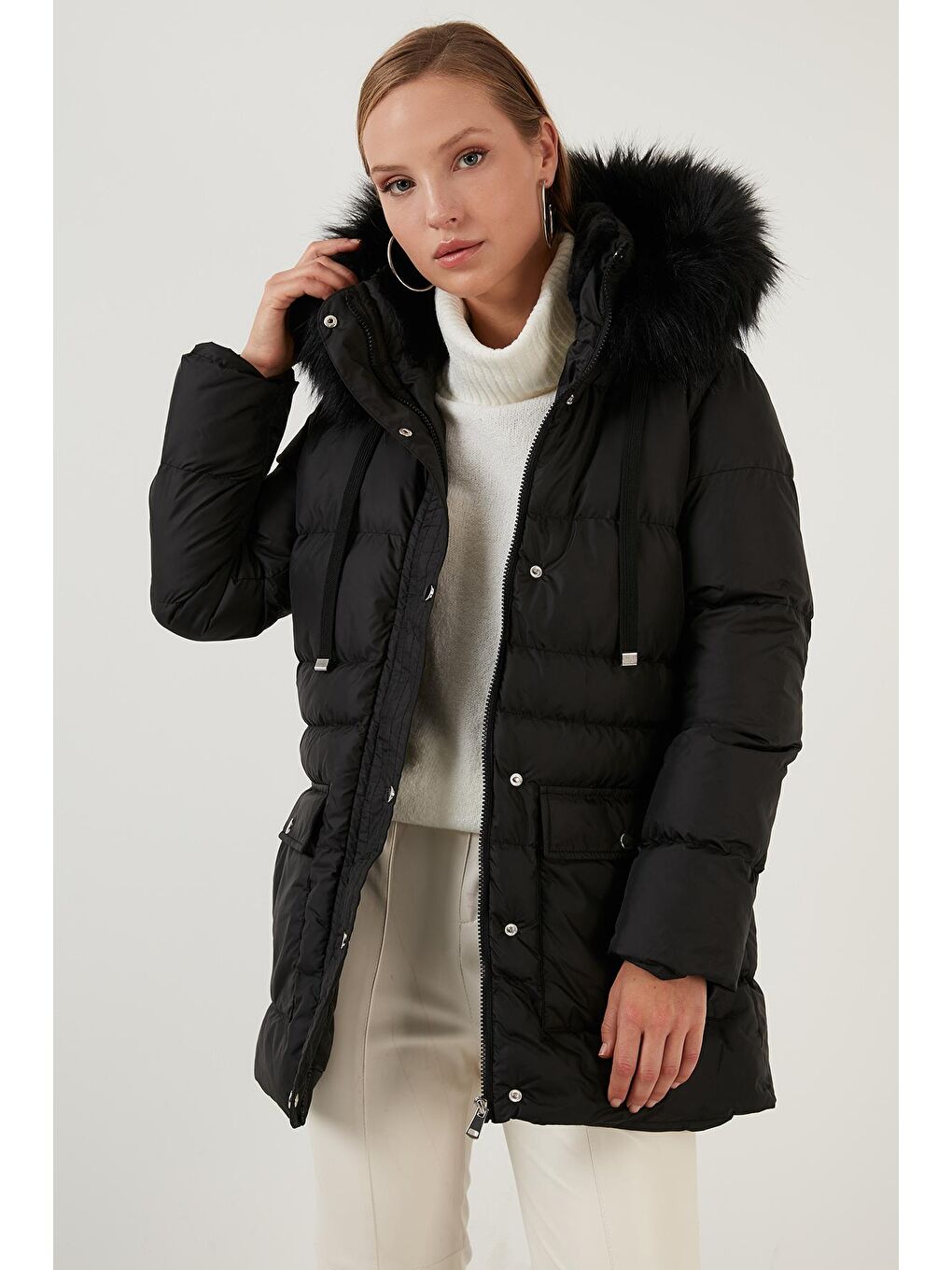 Siyah Regular Fit Yakası Suni Kürklü Kapüşonlu Cepli Mont 497IRMAK