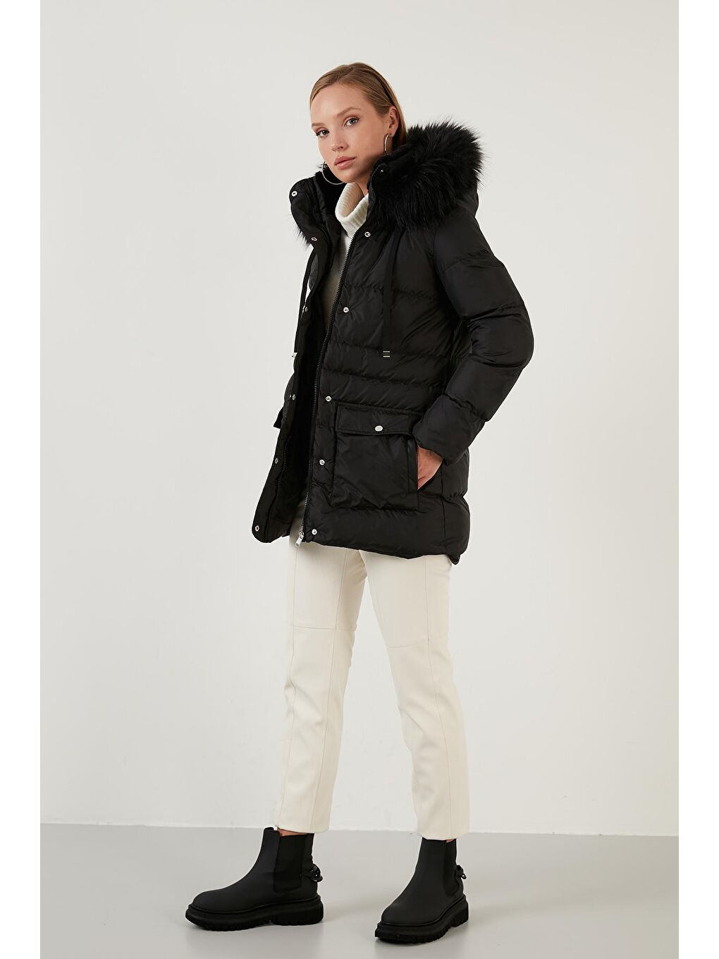 Siyah Regular Fit Yakası Suni Kürklü Kapüşonlu Cepli Mont 497IRMAK-3