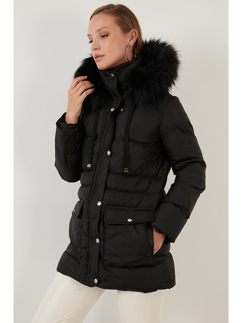 Siyah Regular Fit Yakası Suni Kürklü Kapüşonlu Cepli Mont 497IRMAK-4