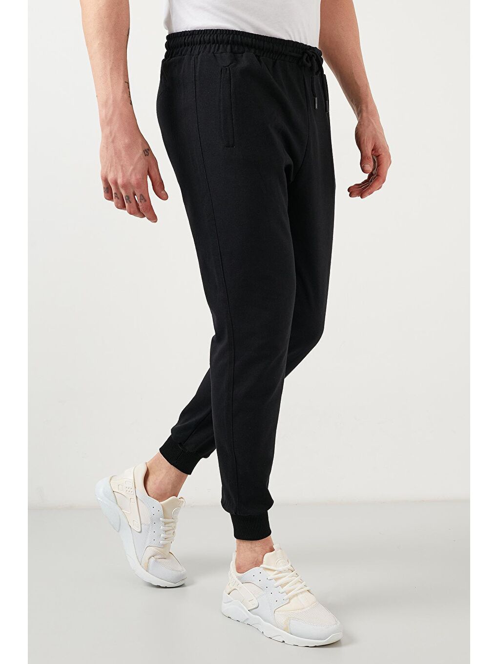 Siyah Pamuklu Belden Bağlamalı Cepli Eşofman Altı 568R207A-3