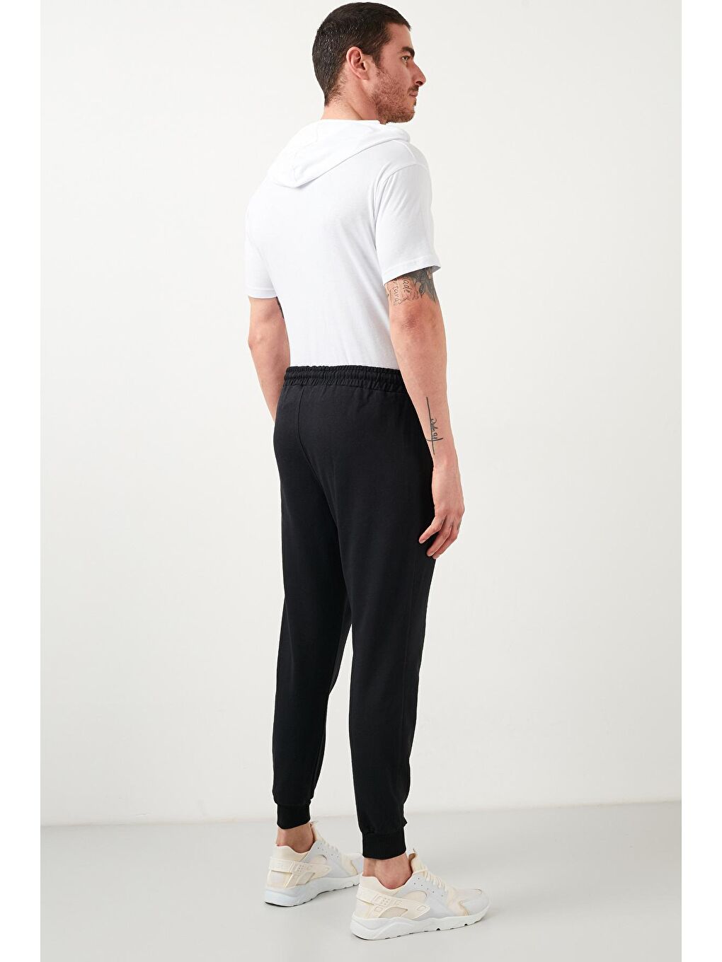 Siyah Pamuklu Belden Bağlamalı Cepli Eşofman Altı 568R207A-4