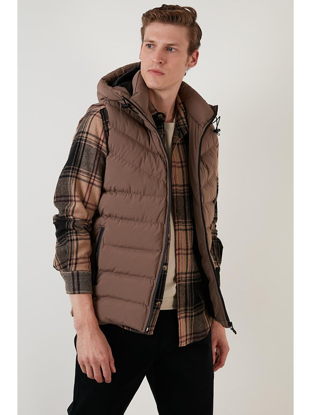 Kahverengi Fermuarlı Slim Fit Kapüşonlu Şişme Yelek 5711451-1