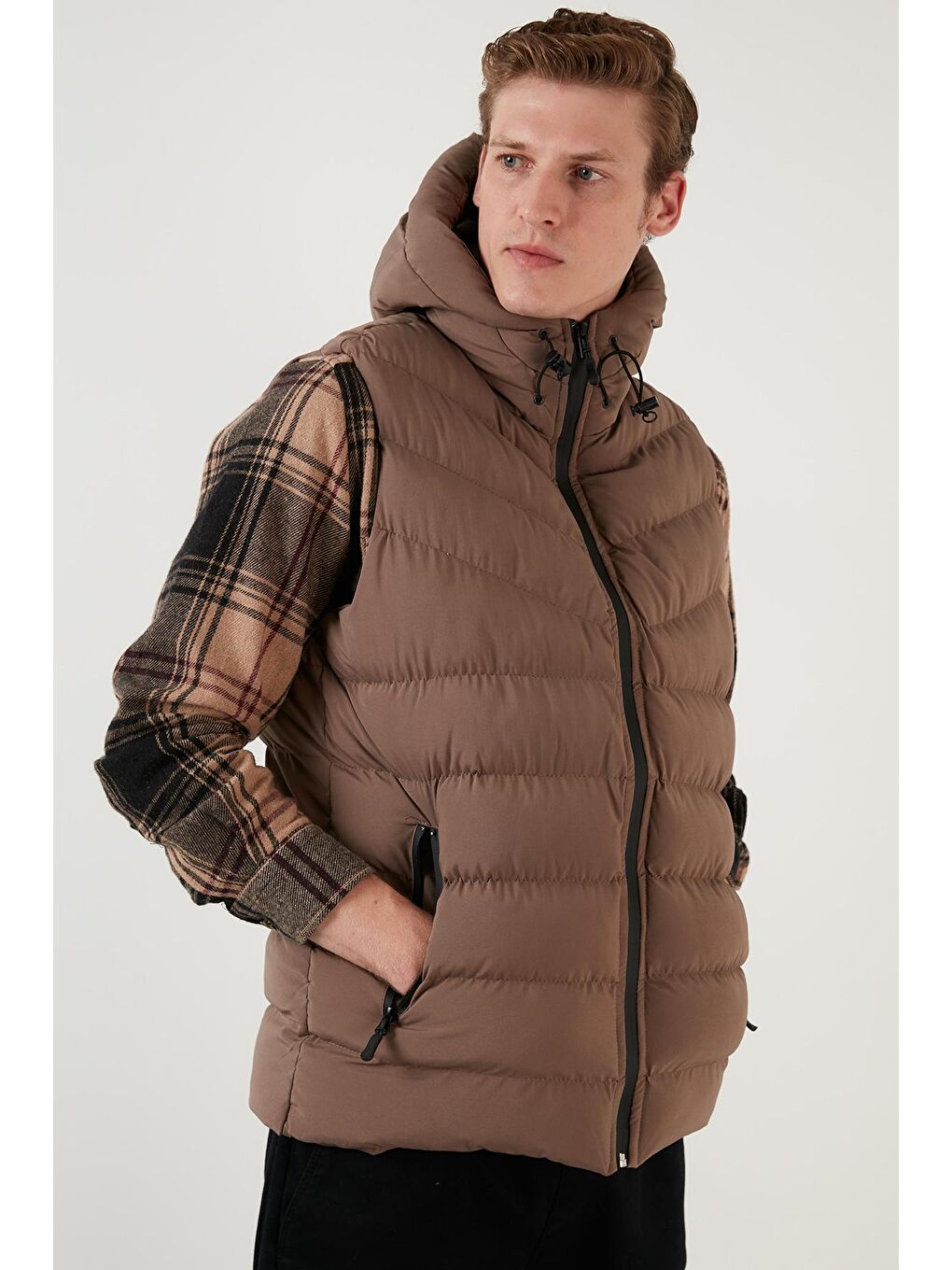 Kahverengi Fermuarlı Slim Fit Kapüşonlu Şişme Yelek 5711451-3