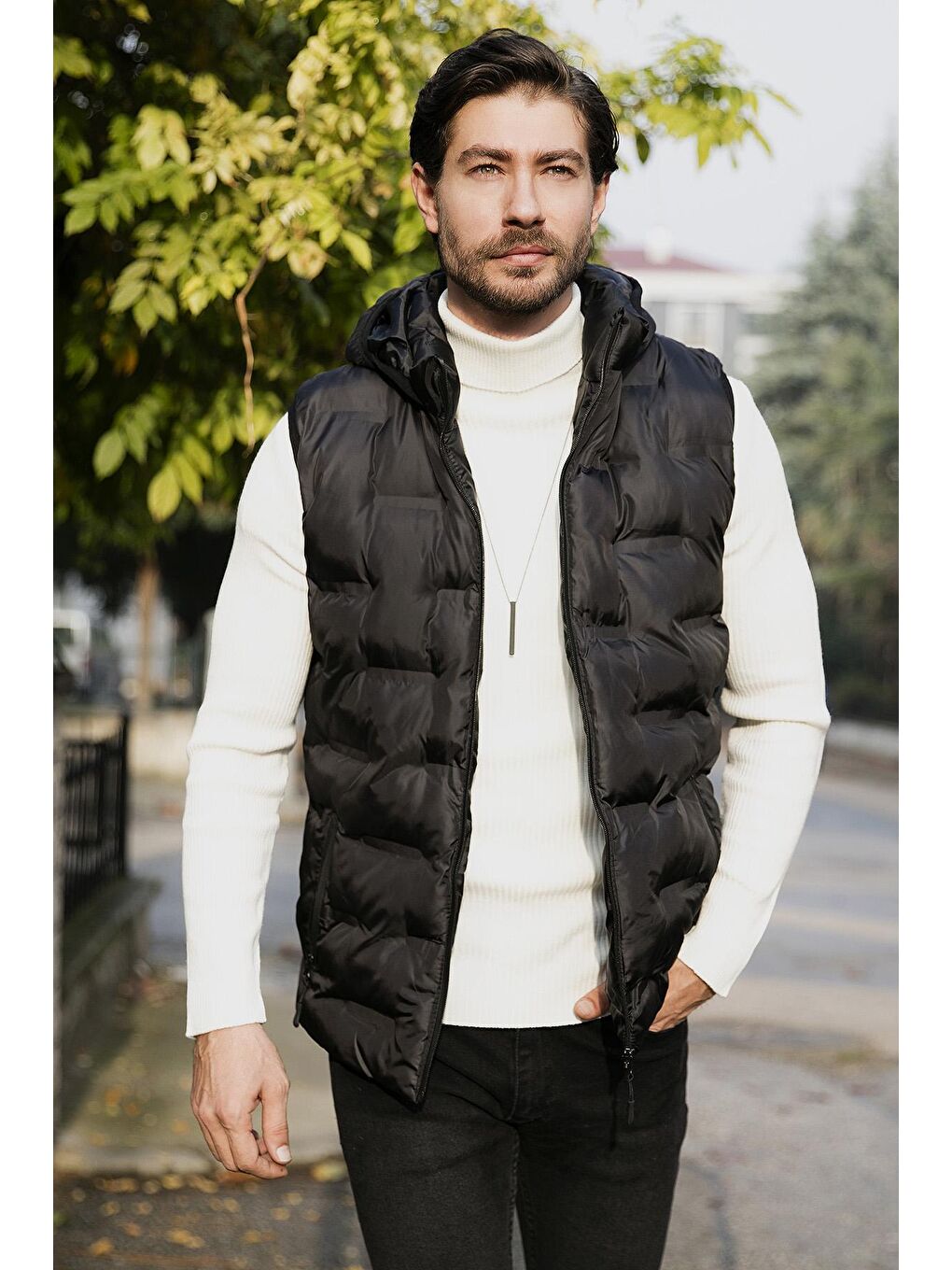 Siyah Fermuarlı Cepli Kapüşonlu Şişme Yelek 5760066-1