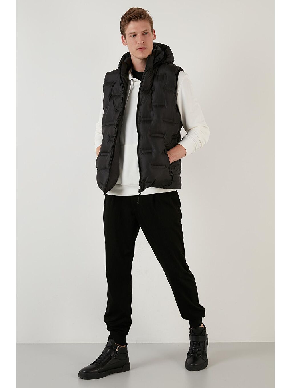 Siyah Fermuarlı Cepli Kapüşonlu Şişme Yelek 5760066-3