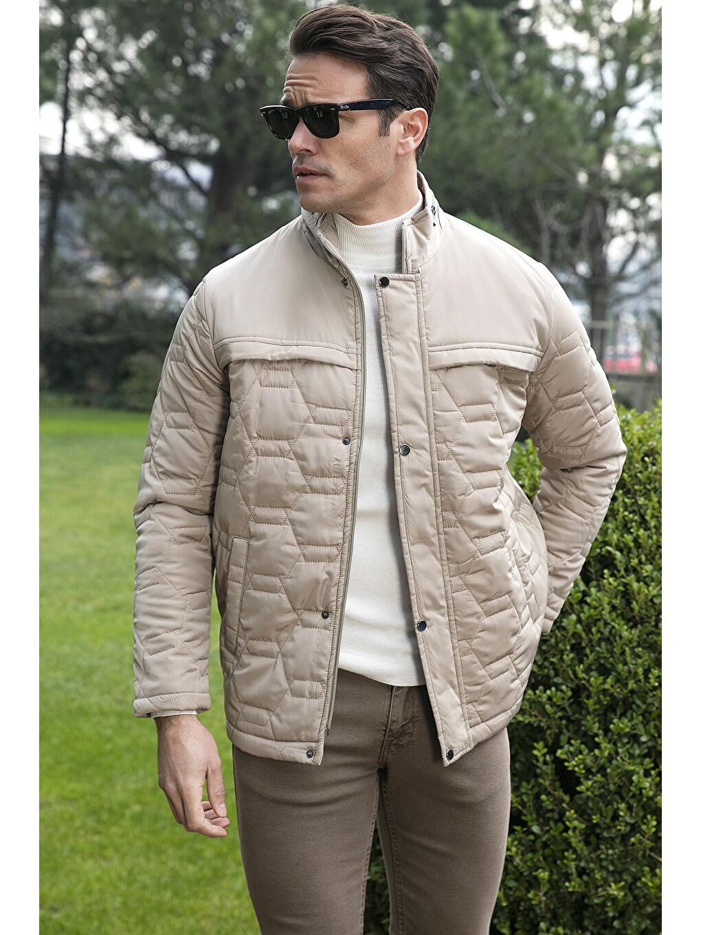 Ekru Regular Fit Cepli Fermuarlı Dik Yaka Şişme Mont 5840013