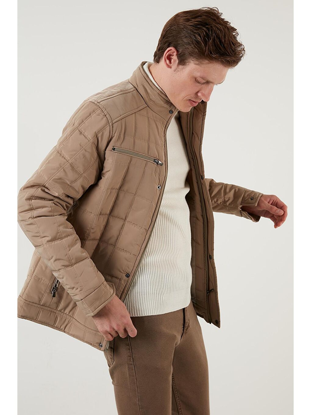 Ekru Regular Fit Fermuarlı Cepli Dik Yaka Şişme Mont 5840014