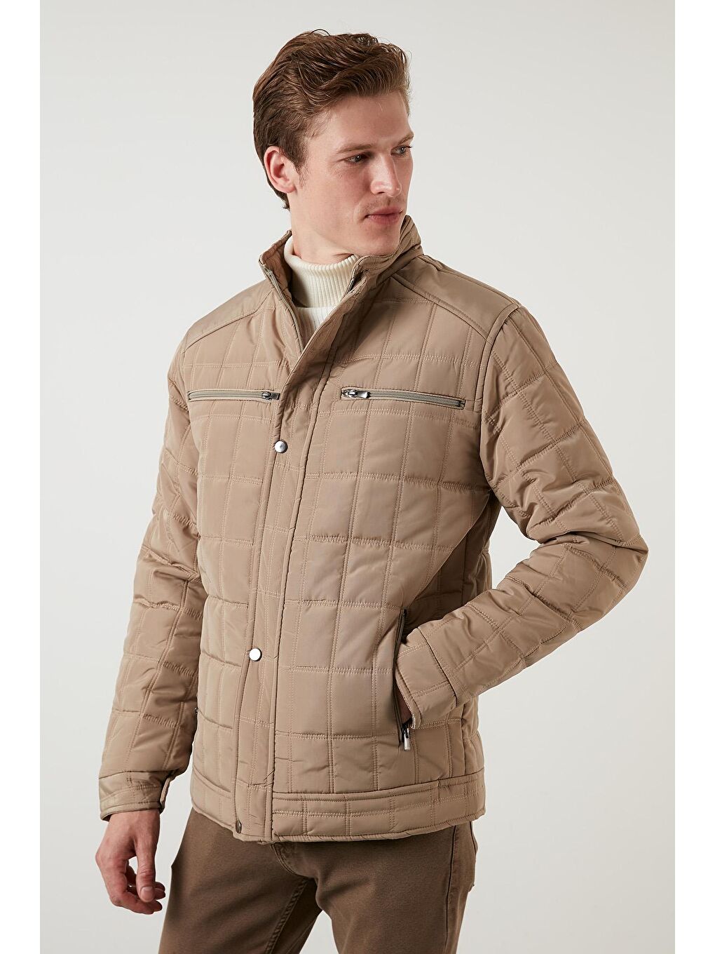 Ekru Regular Fit Fermuarlı Cepli Dik Yaka Şişme Mont 5840014-2