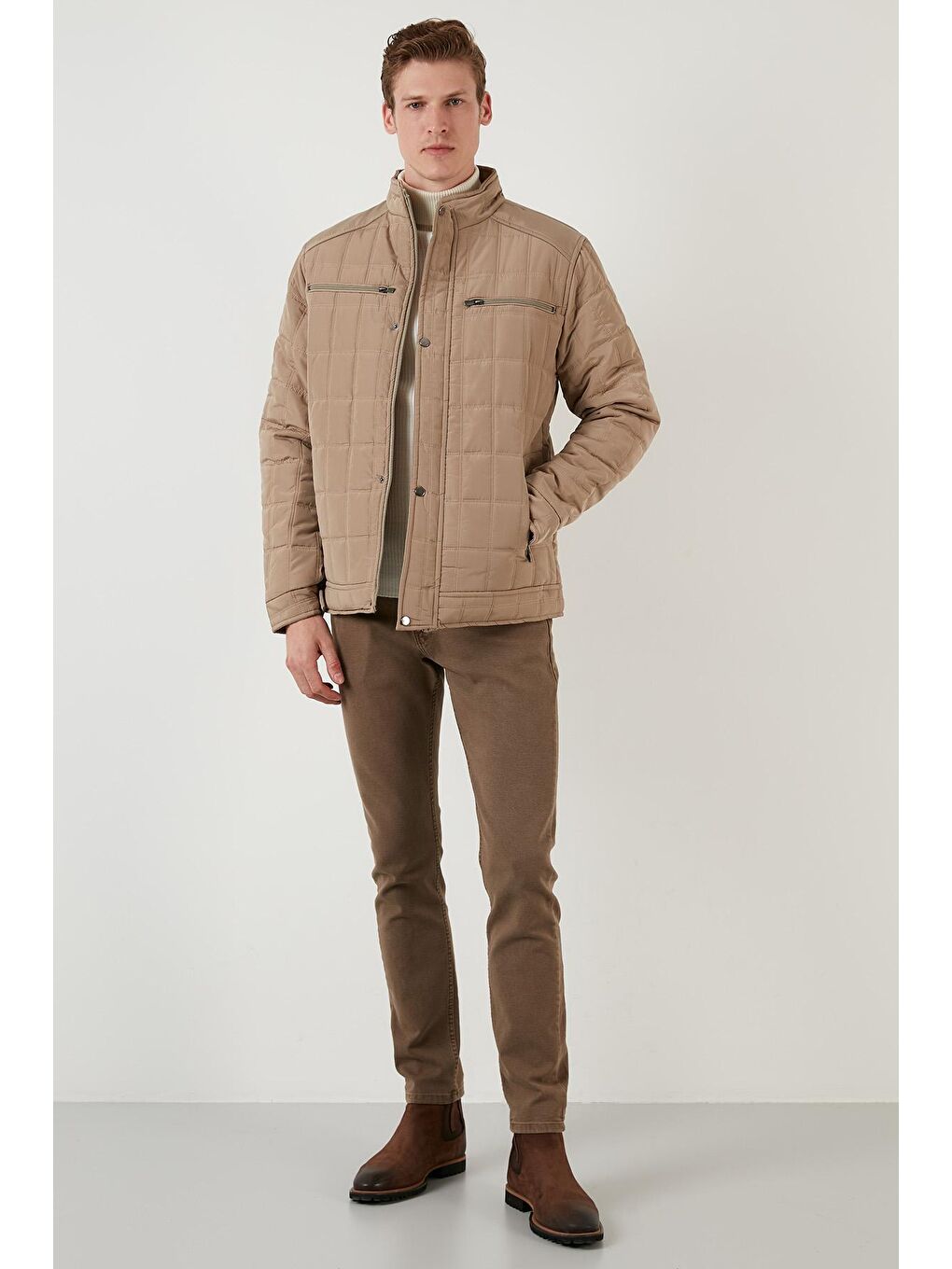 Ekru Regular Fit Fermuarlı Cepli Dik Yaka Şişme Mont 5840014-3