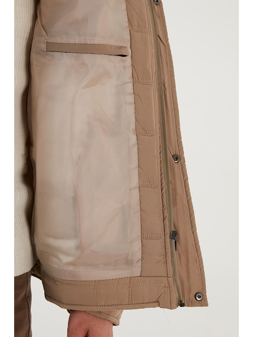 Ekru Regular Fit Fermuarlı Cepli Dik Yaka Şişme Mont 5840014-4