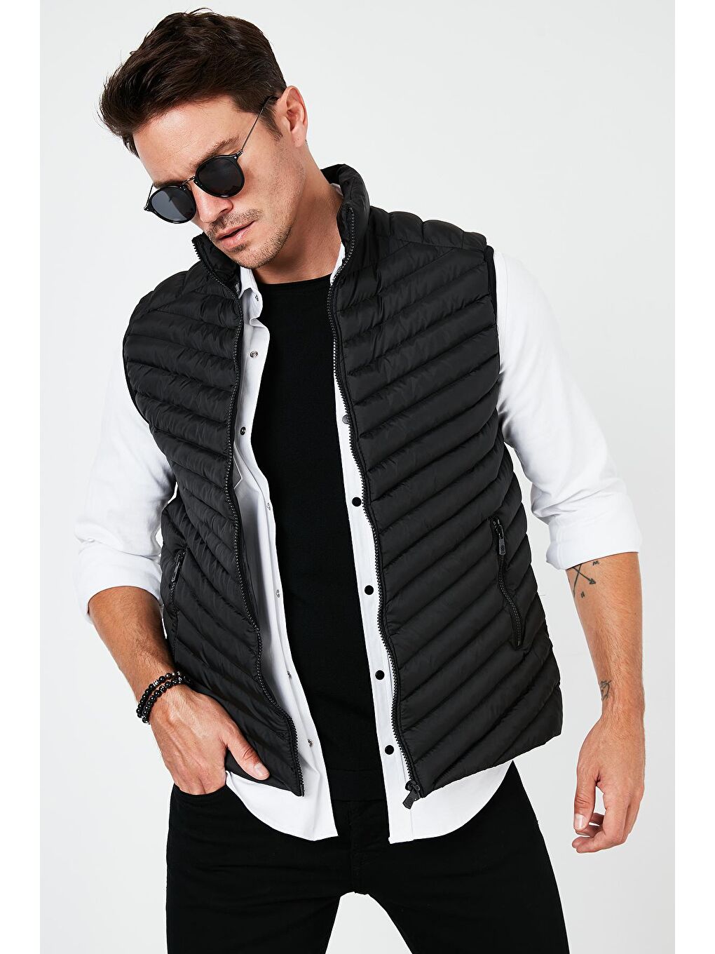 Siyah Fermuarlı Dik Yaka Kapitone Şişme Erkek Yelek 5852004-1