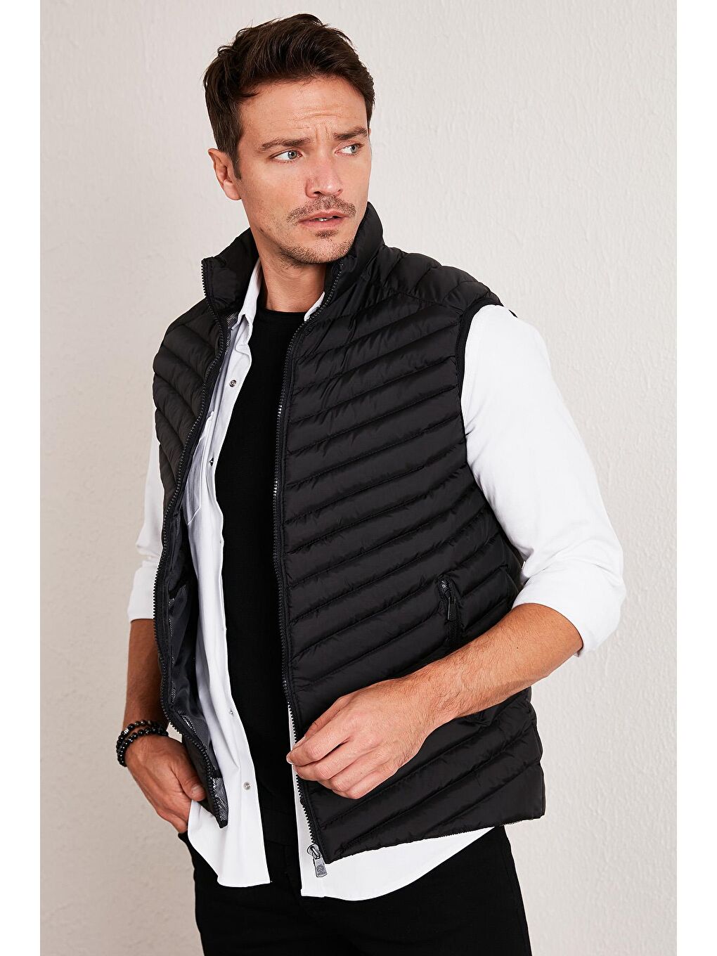 Siyah Fermuarlı Dik Yaka Kapitone Şişme Erkek Yelek 5852004-2