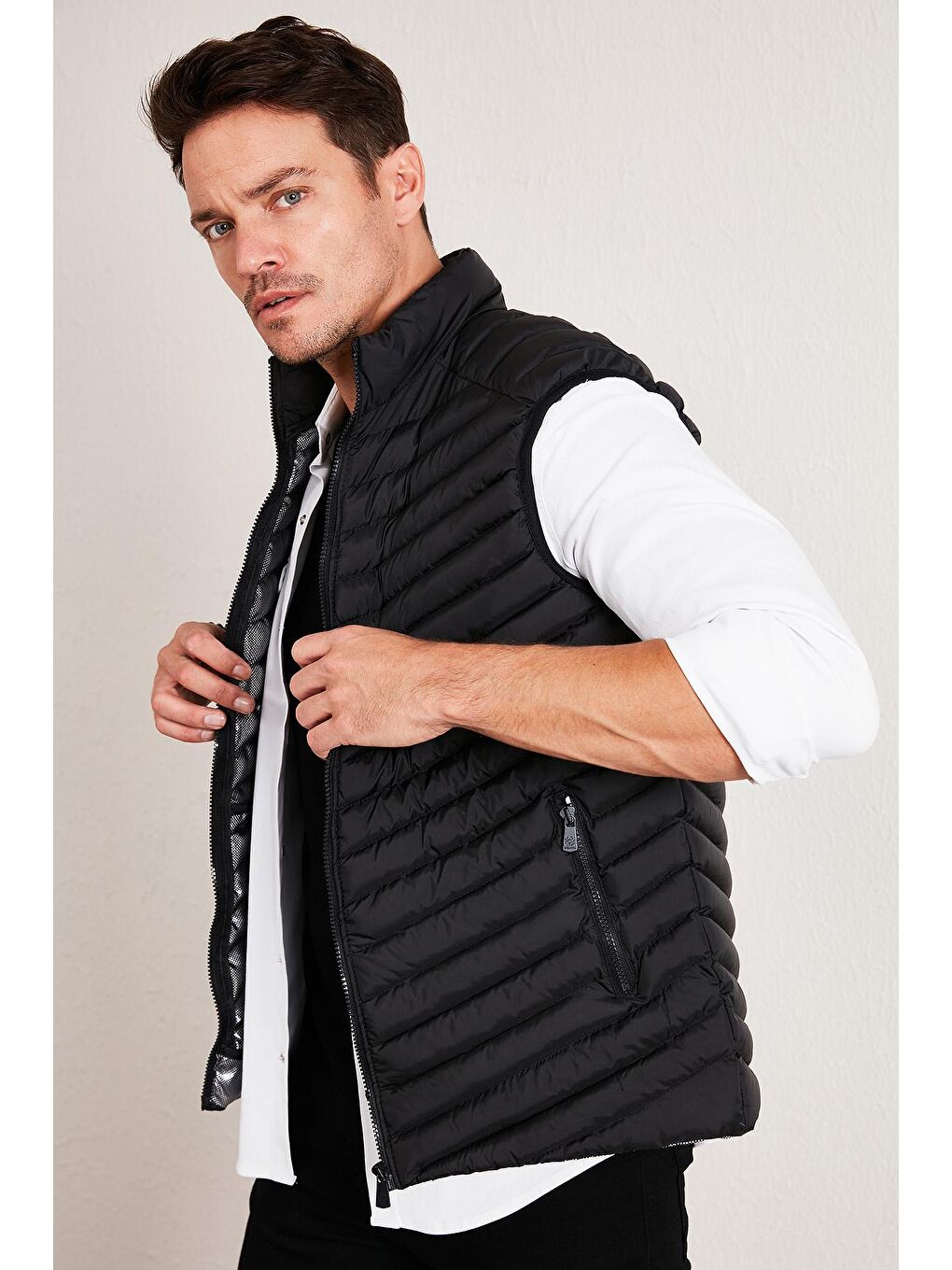 Siyah Fermuarlı Dik Yaka Kapitone Şişme Erkek Yelek 5852004-3