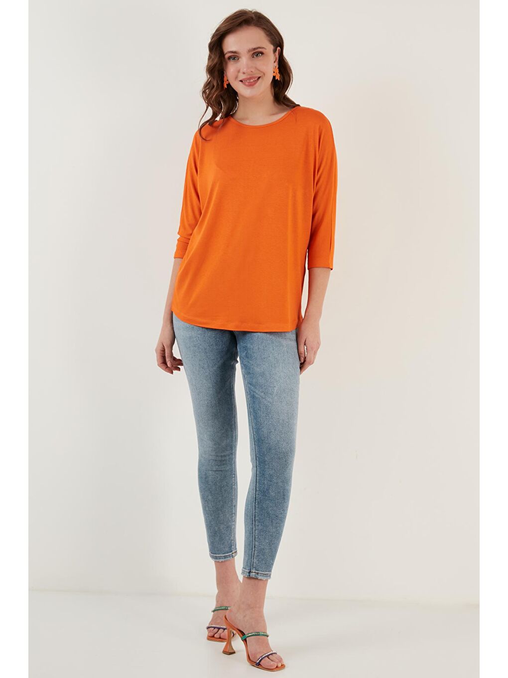 Turuncu Bisiklet Yaka Truvakar Kol Kadın Tişört 5861416Y-3