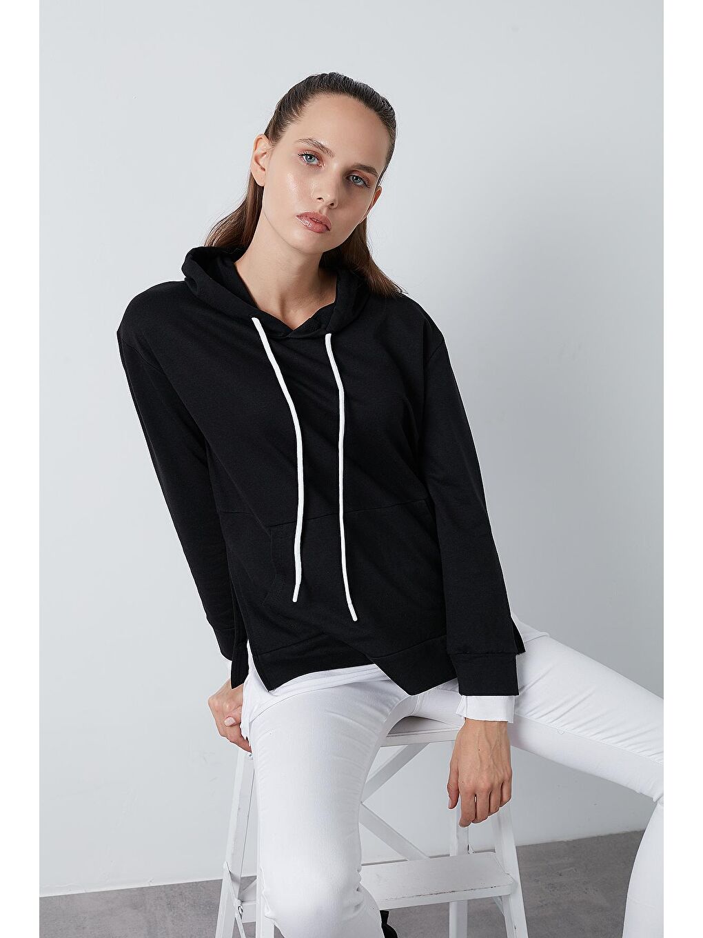 Siyah Kapüşonlu Parça Detaylı Cepli Örme Sweat 5863559