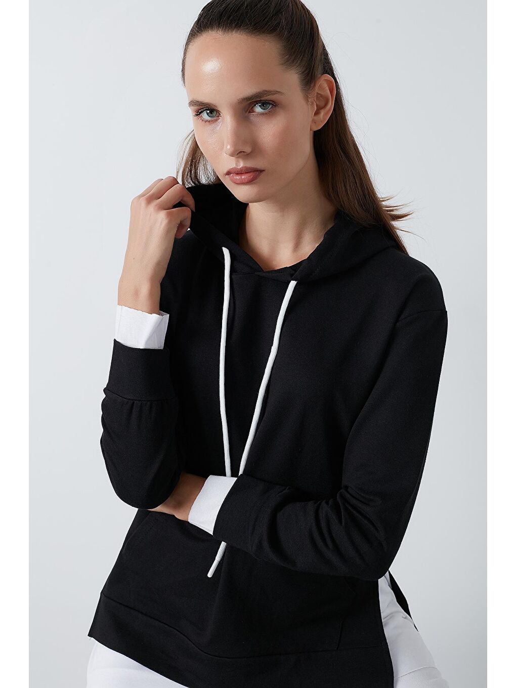 Siyah Kapüşonlu Parça Detaylı Cepli Örme Sweat 5863559-1