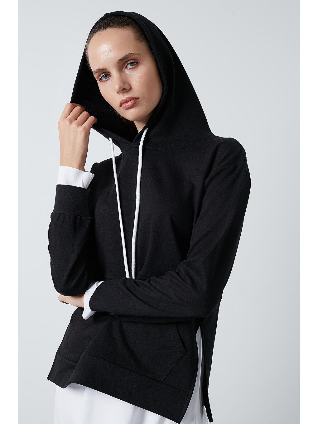 Siyah Kapüşonlu Parça Detaylı Cepli Örme Sweat 5863559-2