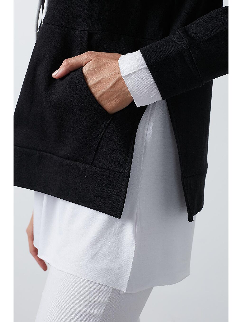 Siyah Kapüşonlu Parça Detaylı Cepli Örme Sweat 5863559-4