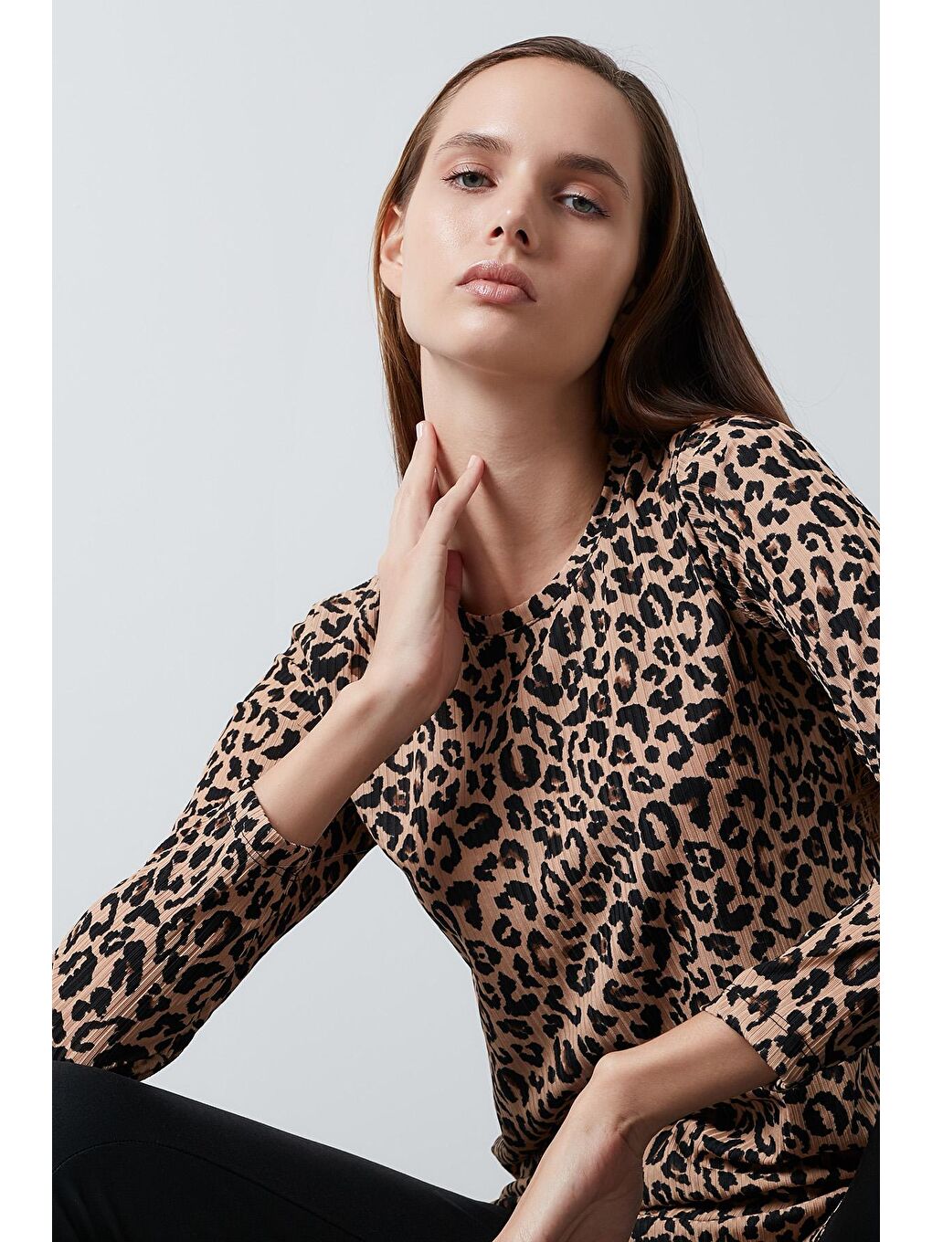 Kahverengi Leopar Desenli Bisiklet Yaka Asimetrik Bluz 5863632